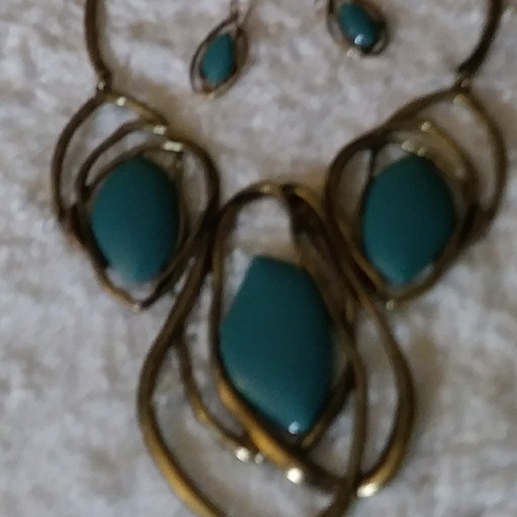 Gold tone and turquoise necklace with earrings NEW - Picture 2 of 6
